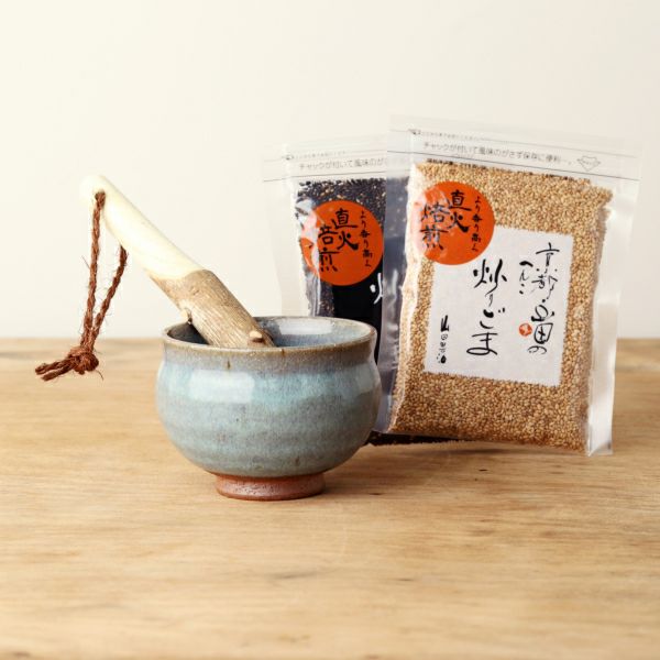 Sesame seed, pod and pestle set