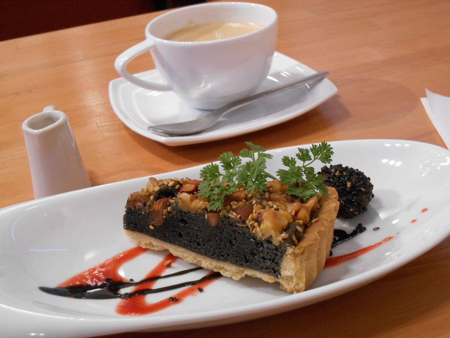 Black sesame paste tart